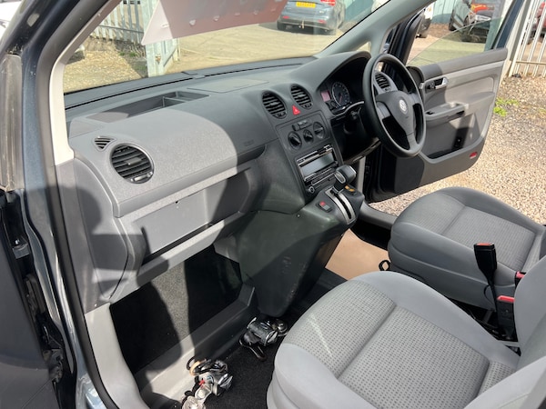 Used Volkswagen Caddy Maxi Life 2010 for sale - 76086209: Photo 15