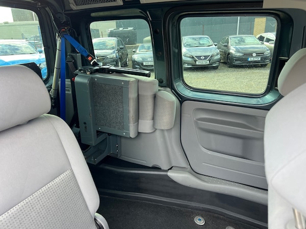 Used Volkswagen Caddy Maxi Life 2010 for sale - 76086209: Photo 21