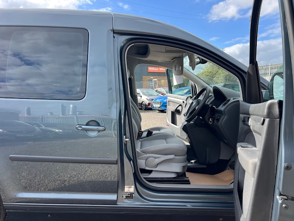 Used Volkswagen Caddy Maxi Life 2010 for sale - 76086209: Photo 9
