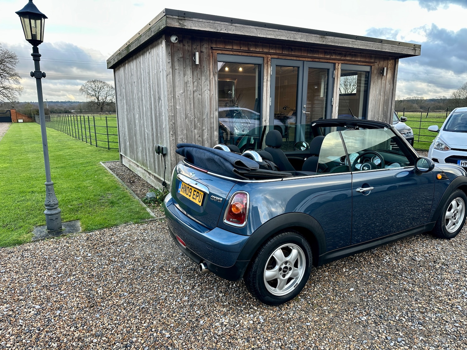 Used MINI Convertible 2009 for sale - 77733587: Photo 17