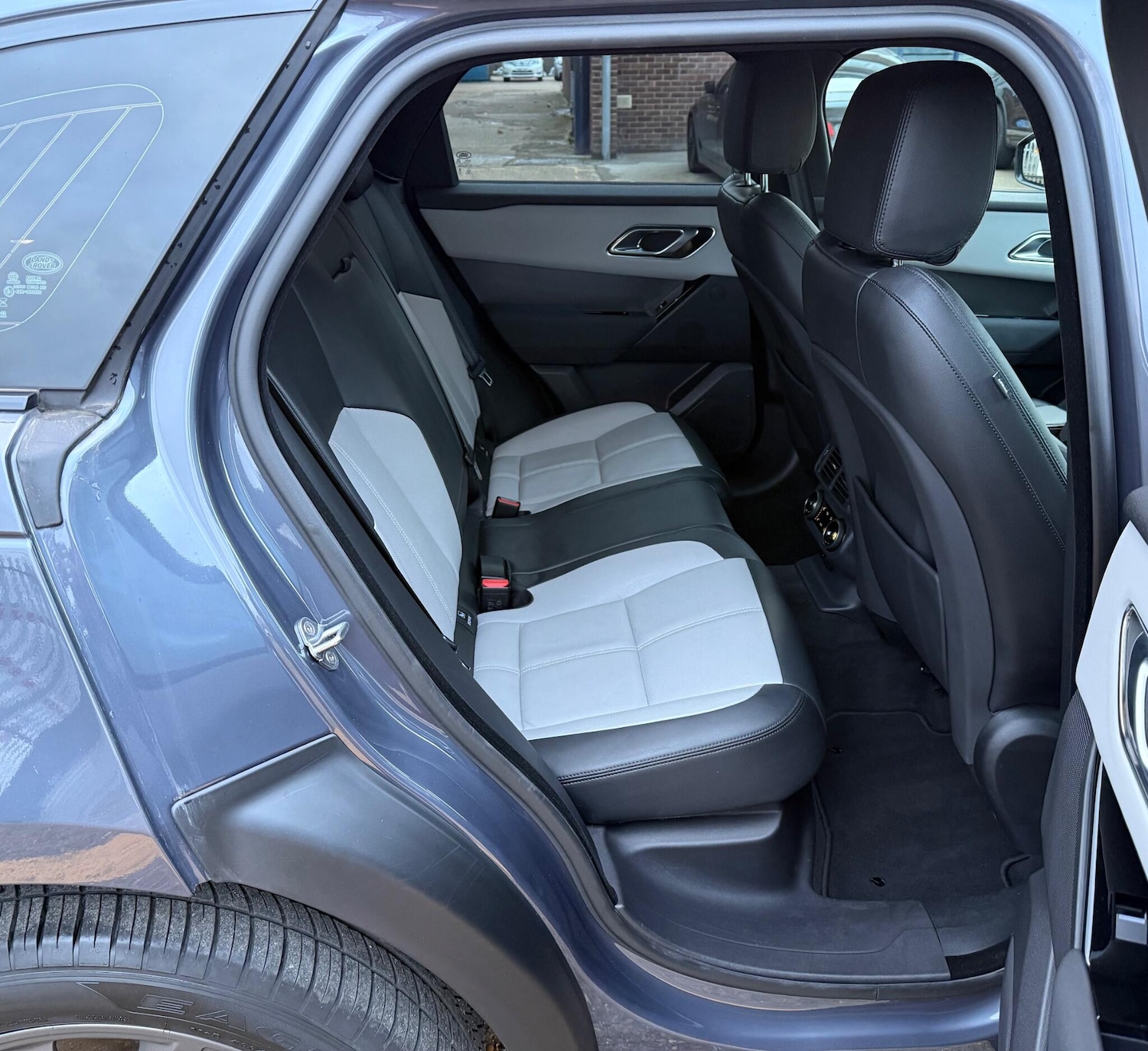 Used Land Rover Range Rover Velar 2023 for sale - 78001961: Photo 2