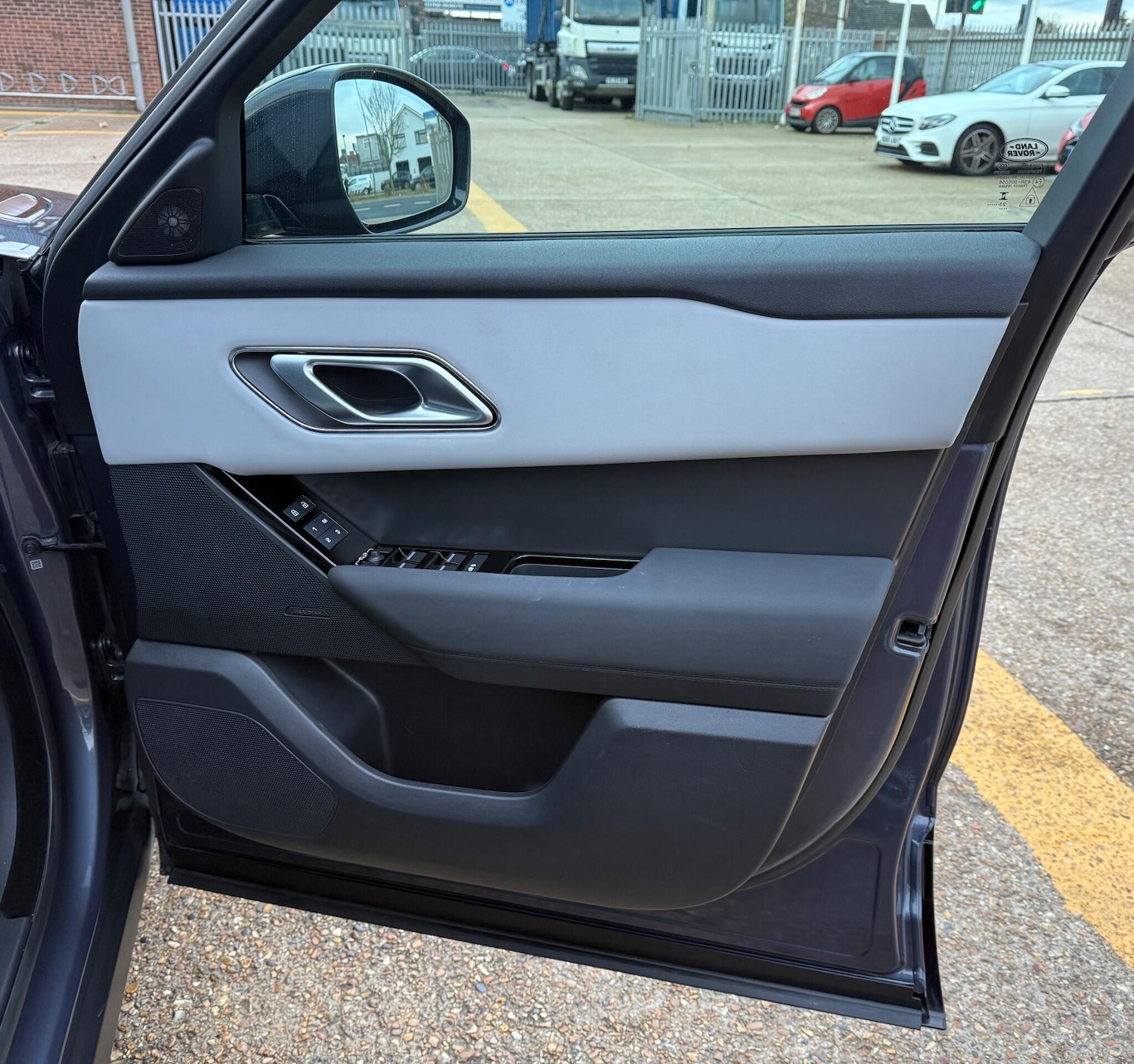 Used Land Rover Range Rover Velar 2023 for sale - 78001961: Photo 3