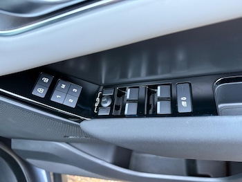 Used Land Rover Range Rover Velar 2023 for sale - 78001961: Photo