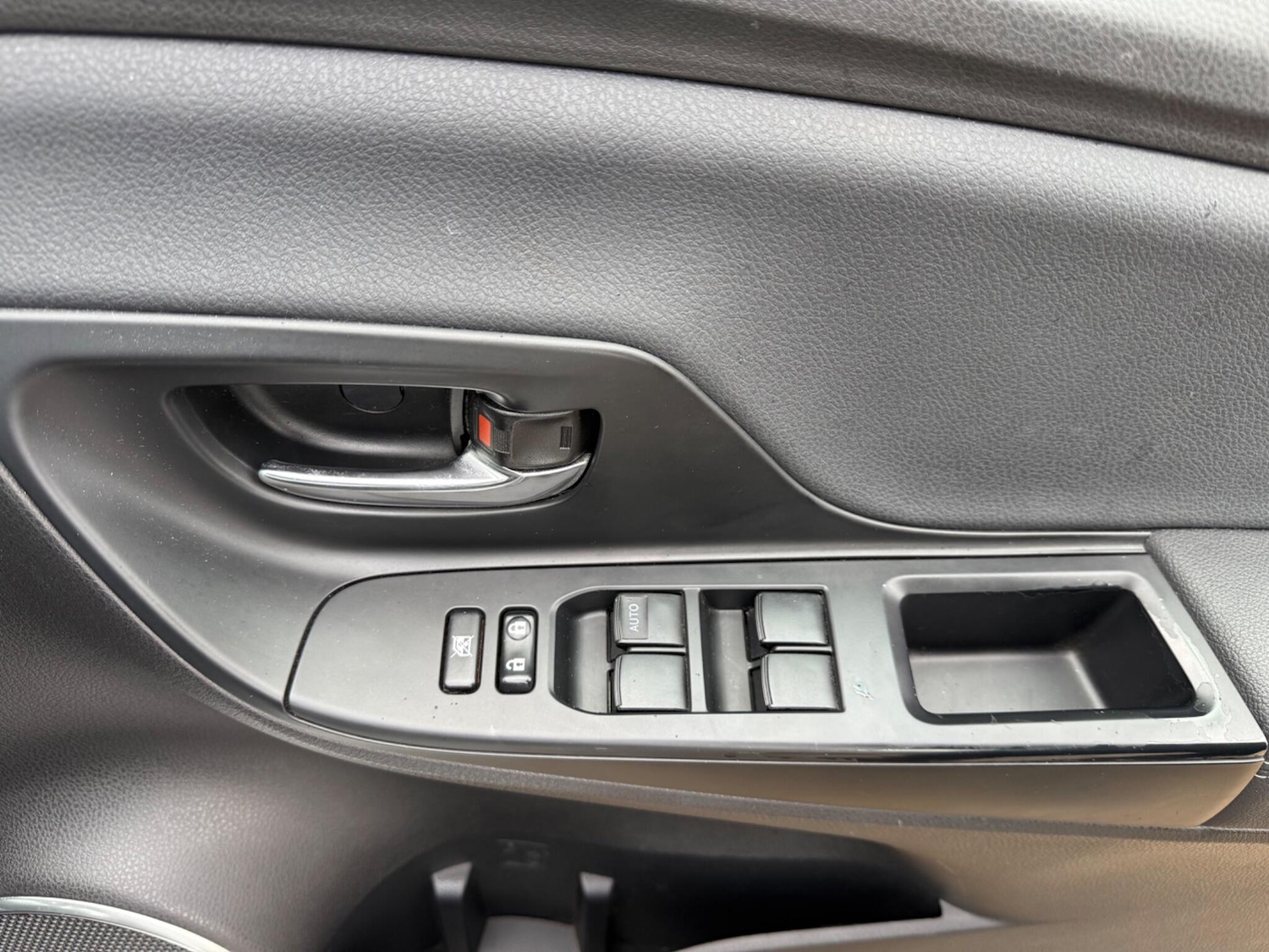 Used Toyota Yaris 2014 for sale - 78001956: Photo 25