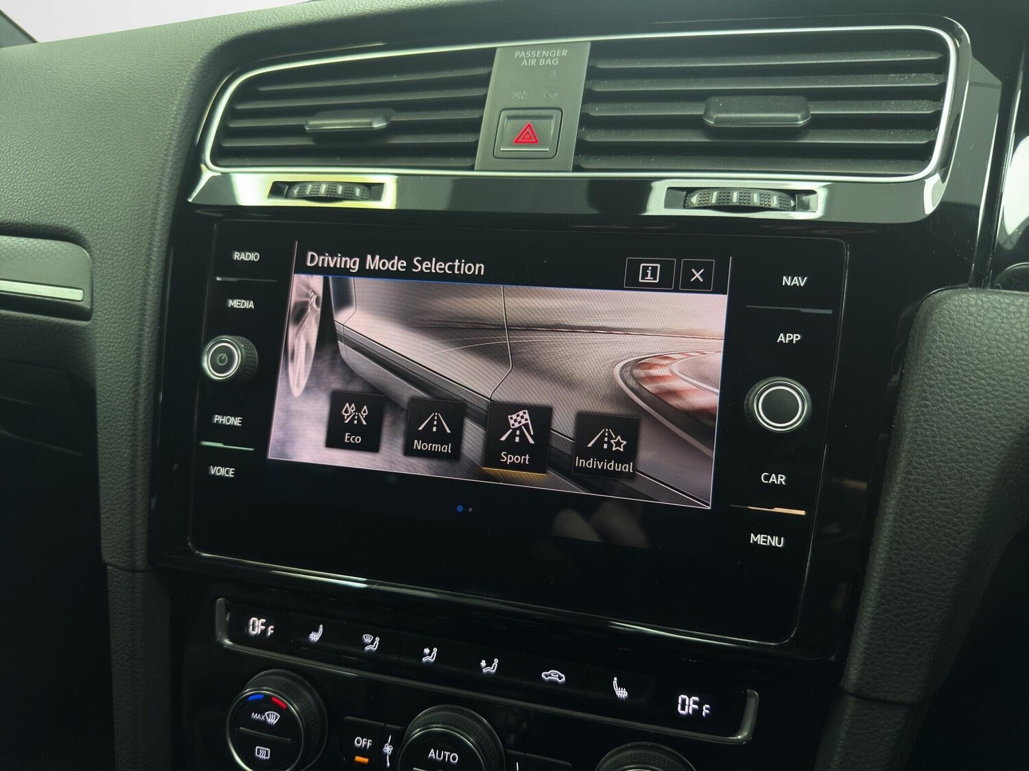 Used Volkswagen Golf 2018 for sale - 77762451: Photo 24