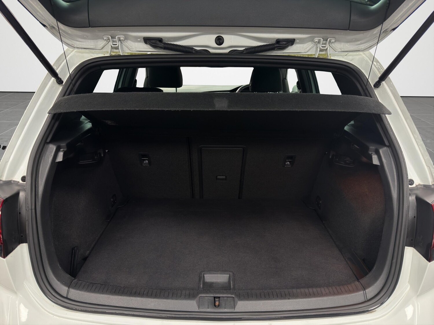 Used Volkswagen Golf 2018 for sale - 77762451: Photo 8