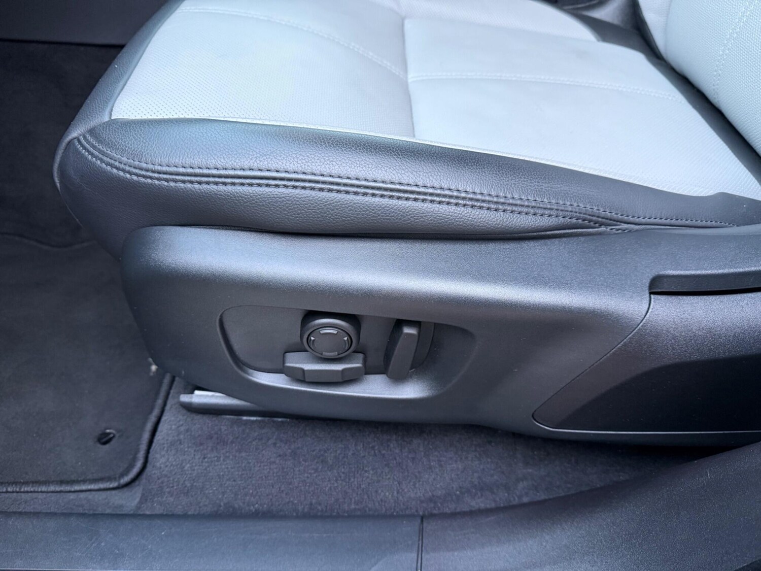 Used Land Rover Range Rover Velar 2023 for sale - 78002008: Photo 25