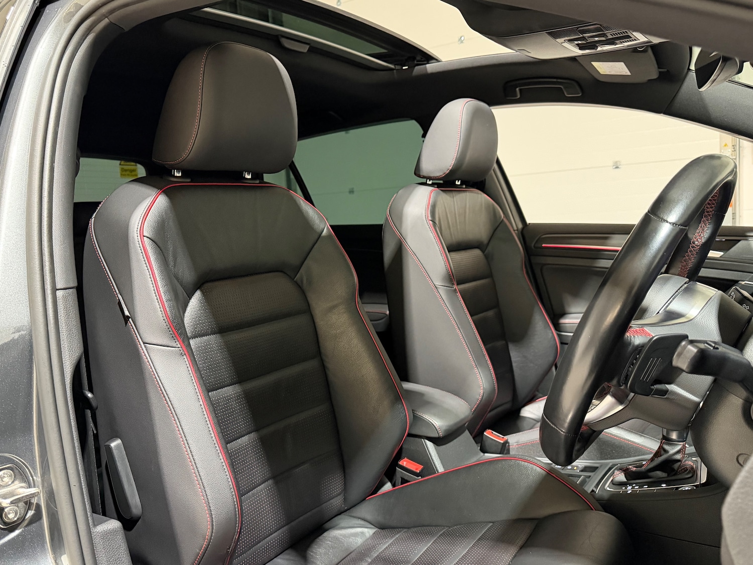 Used Volkswagen Golf 2019 for sale - 77826973: Photo 2