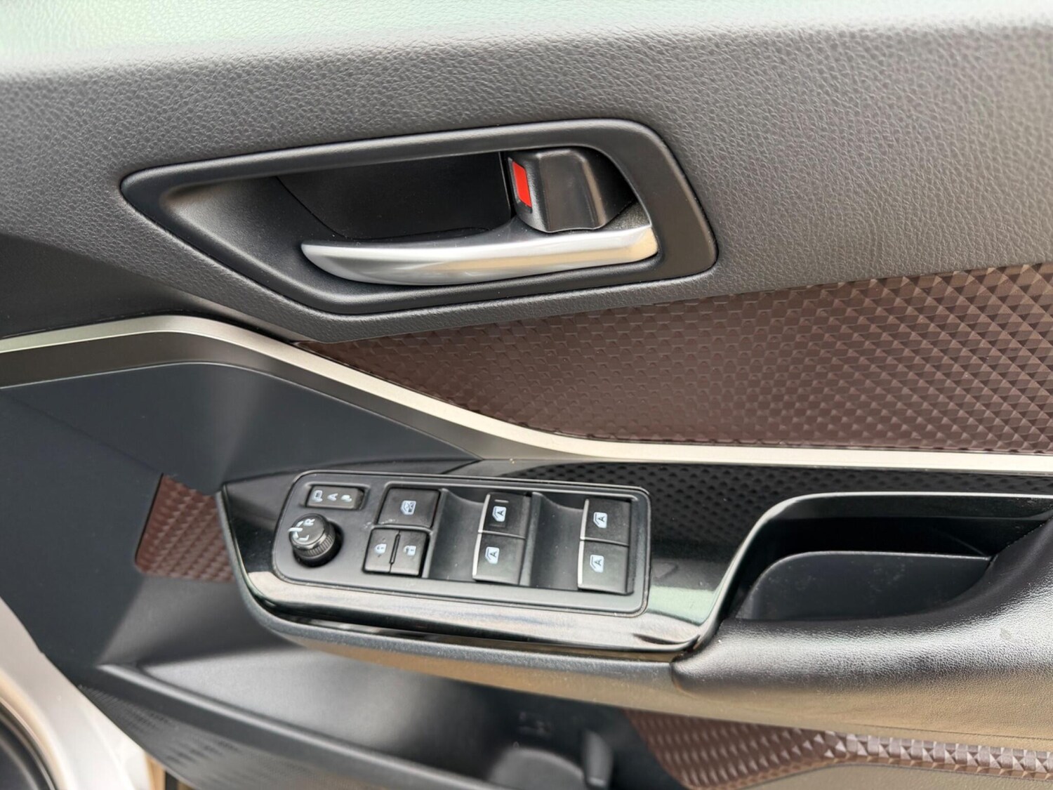 Used Toyota C-HR 2017 for sale - 78107178: Photo 10