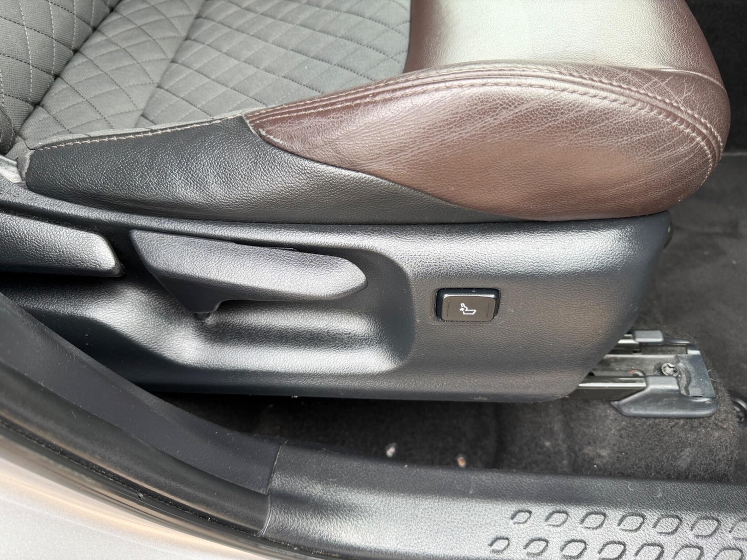 Used Toyota C-HR 2017 for sale - 78107178: Photo 4