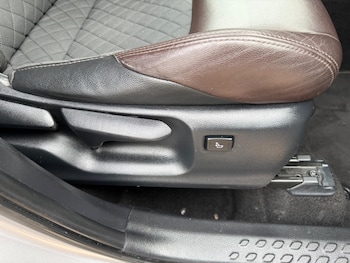 Used Toyota C-HR 2017 for sale - 78107178: Photo