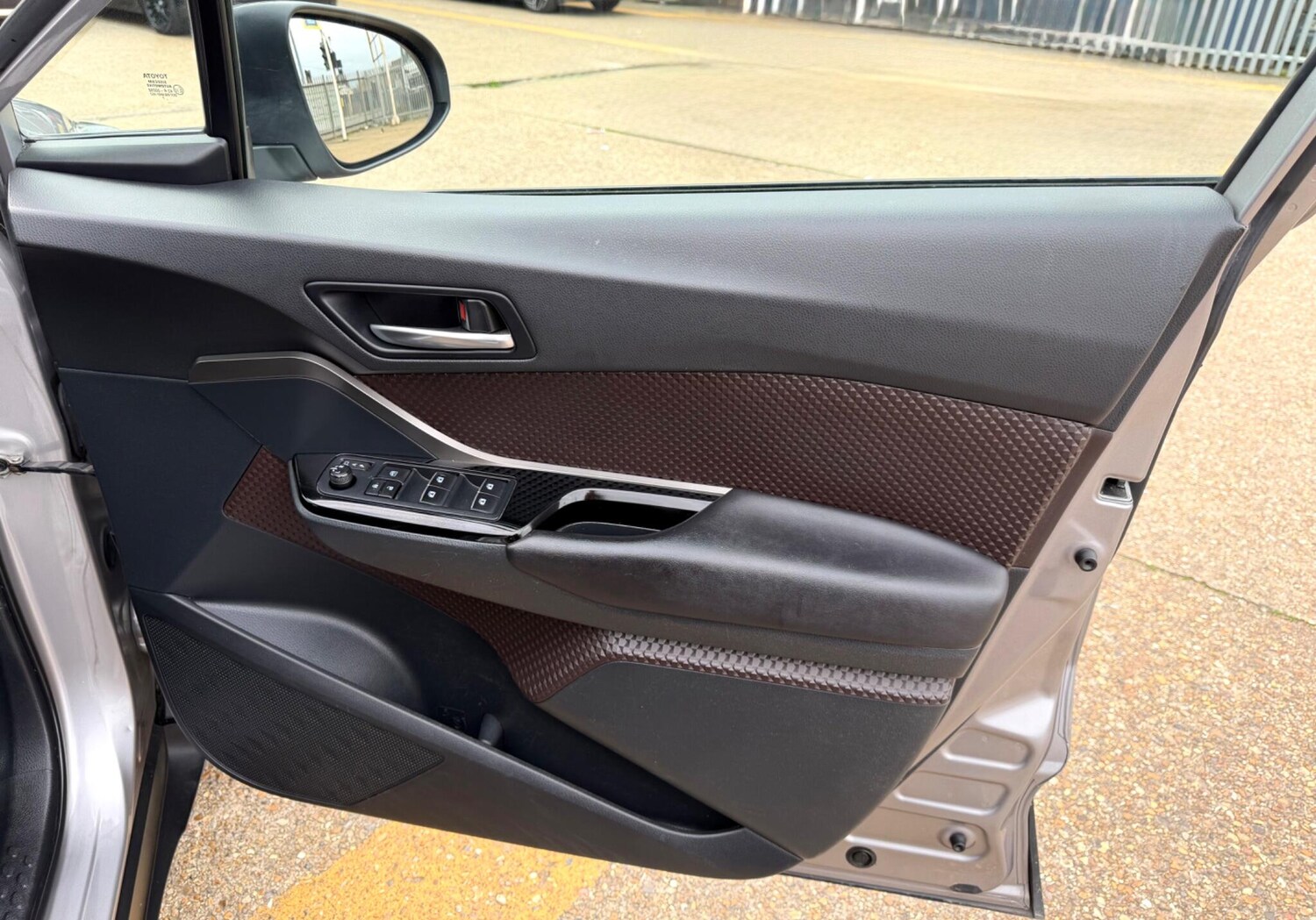 Used Toyota C-HR 2017 for sale - 78107178: Photo 9