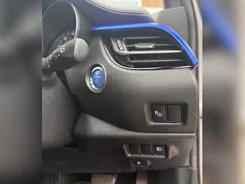 Used Toyota C-HR 2017 for sale - 78264090: Photo