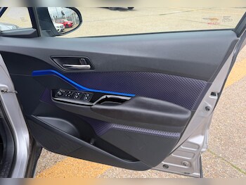 Used Toyota C-HR 2017 for sale - 78264090: Photo