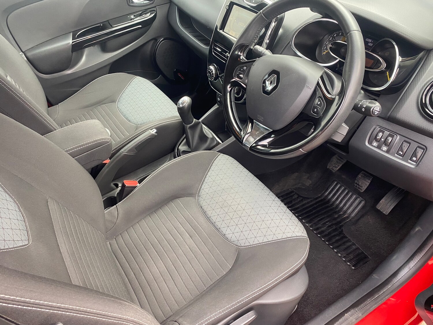 Used Renault Clio 2014 for sale - 78009377: Photo 15