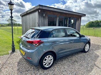 Used Hyundai i20 2017 for sale - 78646288: Photo