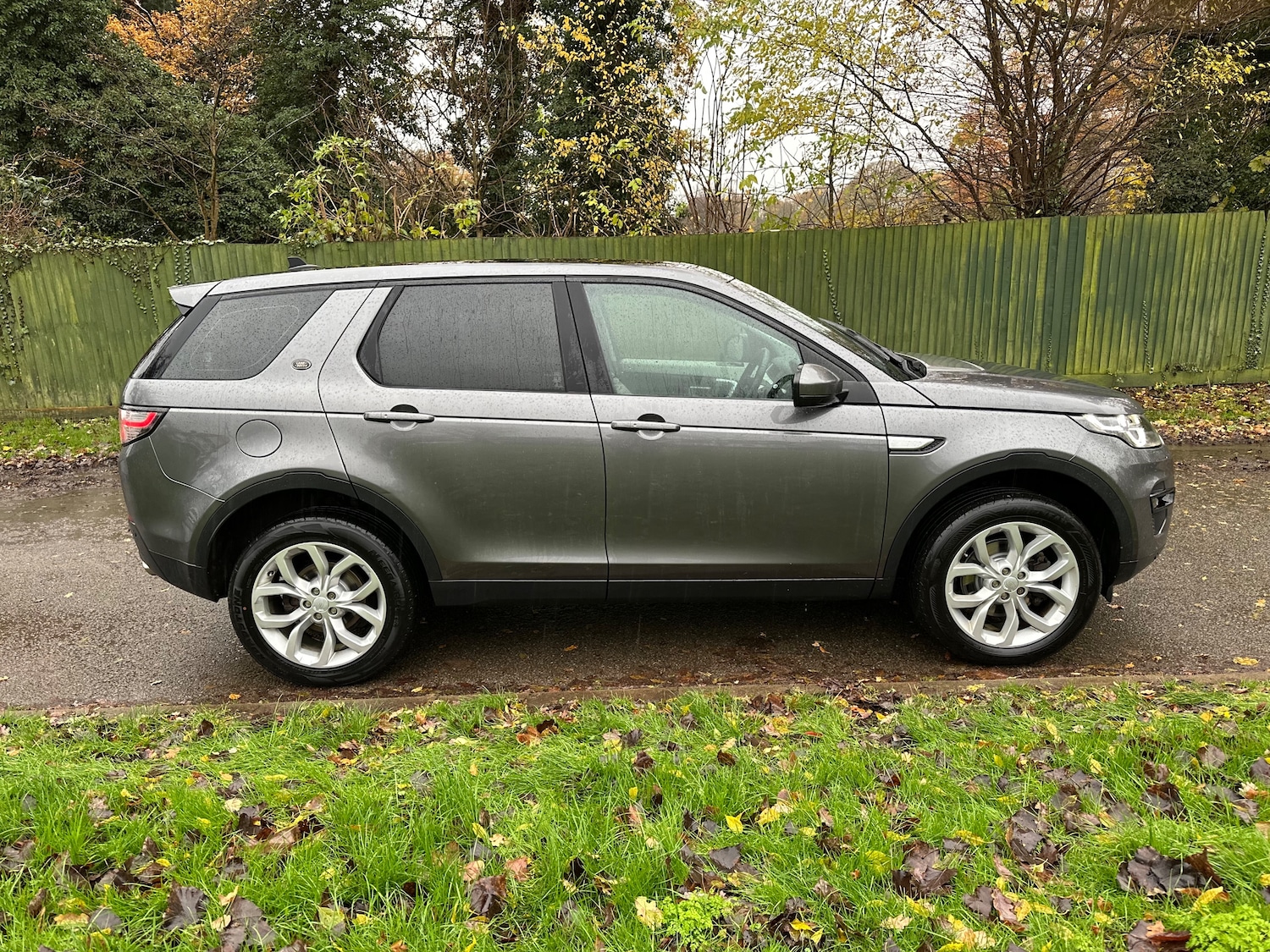 Used Land Rover Discovery Sport 2015 for sale - 77942347: Photo 2
