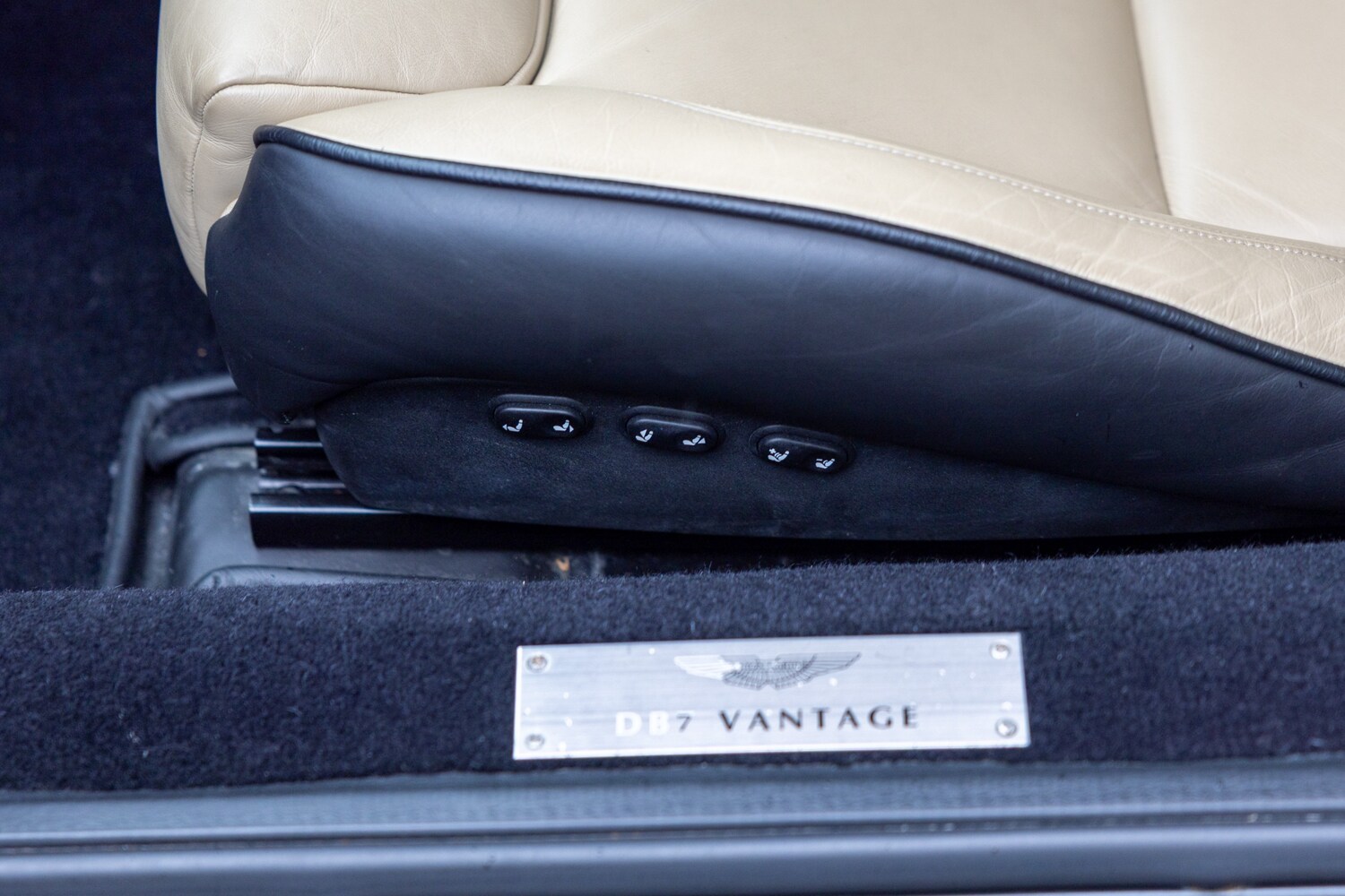 Used Aston Martin DB7 2002 for sale - 77927771: Photo 11