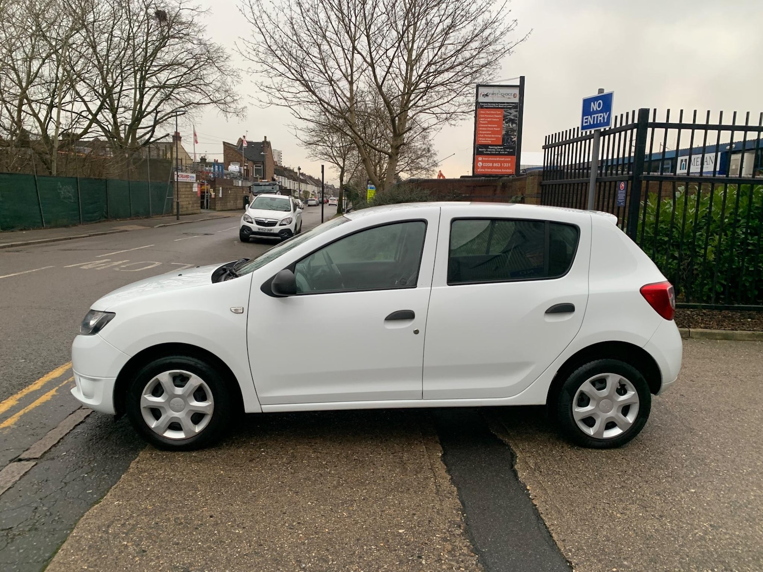 Used Dacia Sandero 2014 for sale - 77927829: Photo 2