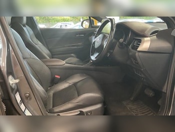 Used Toyota C-HR 2019 for sale - 79134022: Photo