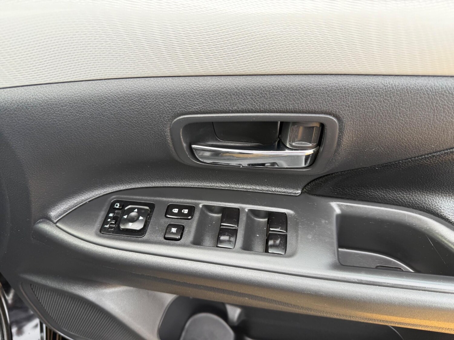 Used Mitsubishi Outlander 2015 for sale - 78001969: Photo 8