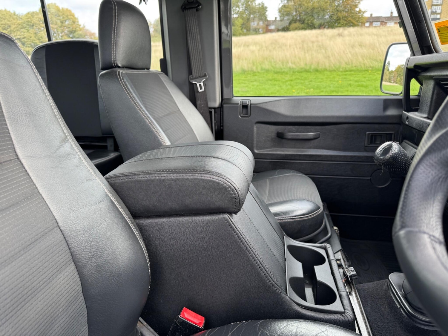 Used Land Rover Defender 90 for sale - 77927749: Photo 25