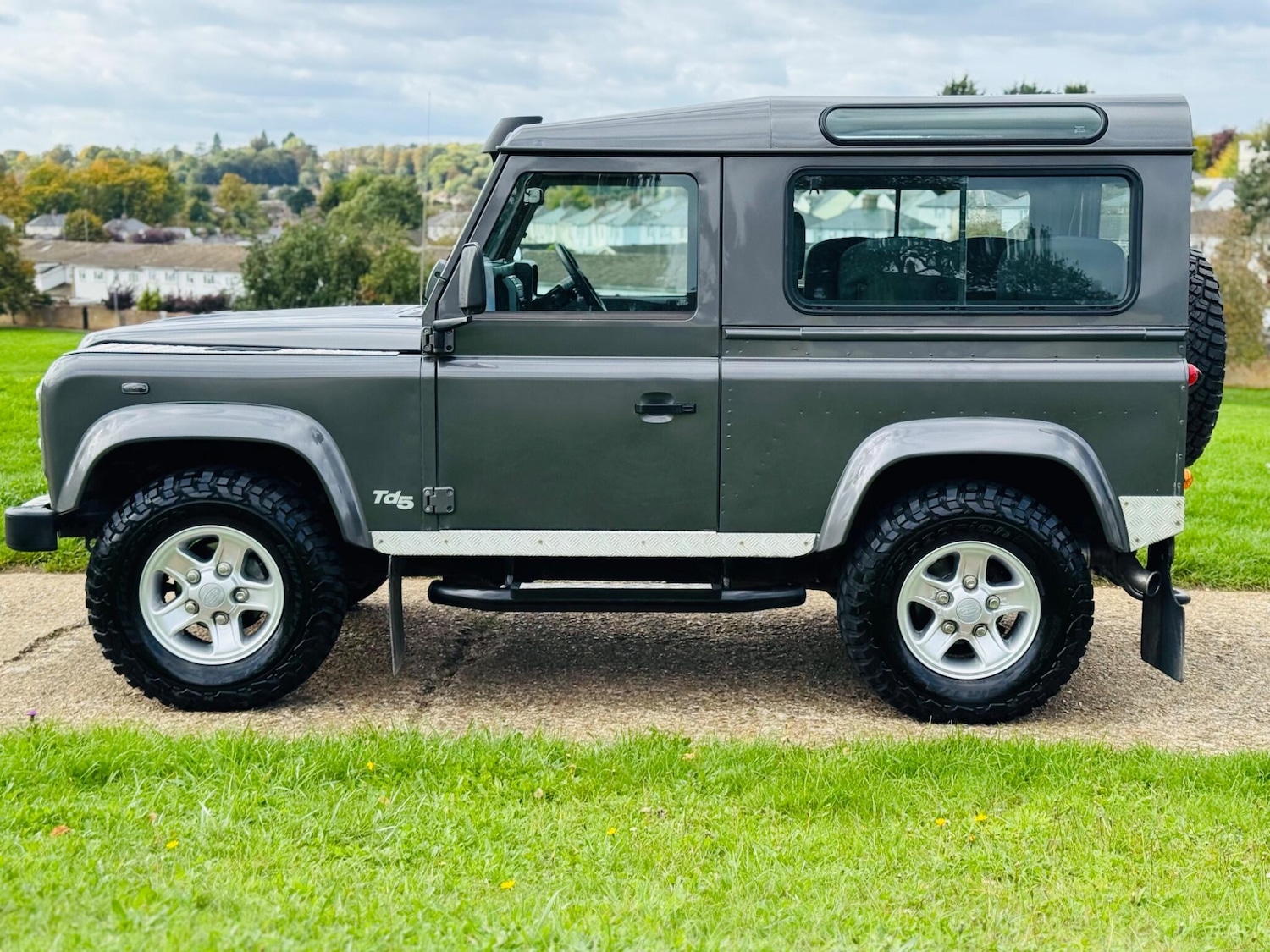 Used Land Rover Defender 90 for sale - 77927749: Photo 5