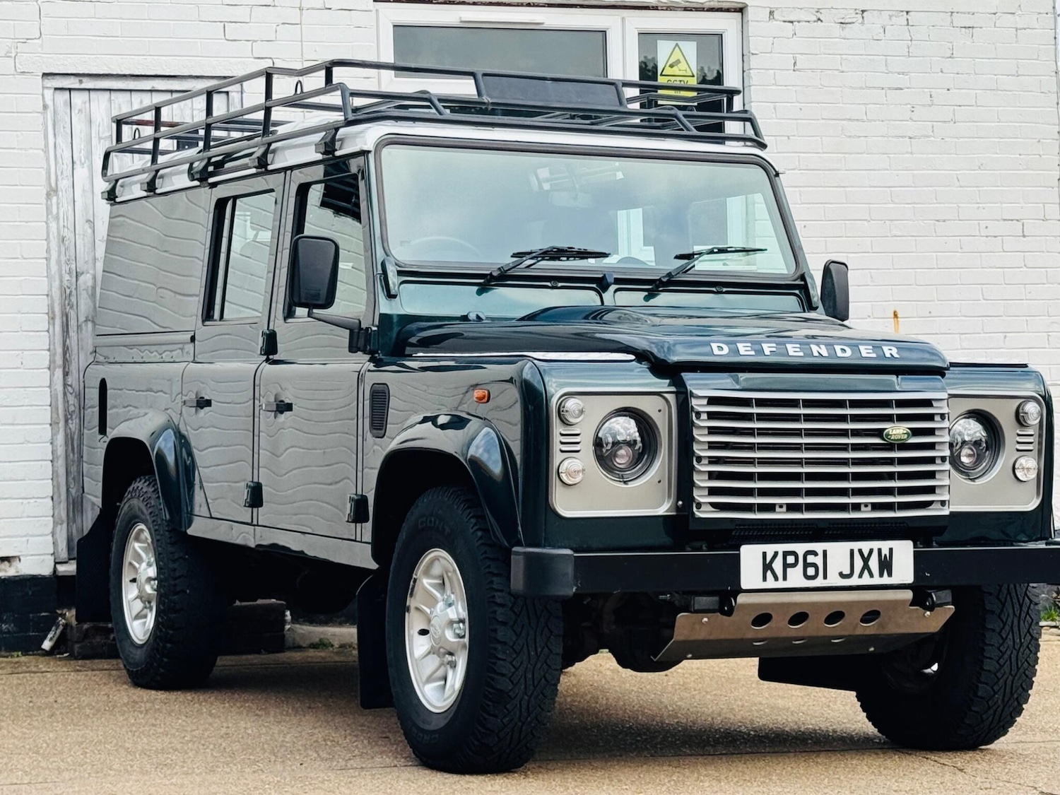 Used Land Rover Defender 110 2012 for sale - 77927936: Photo 2