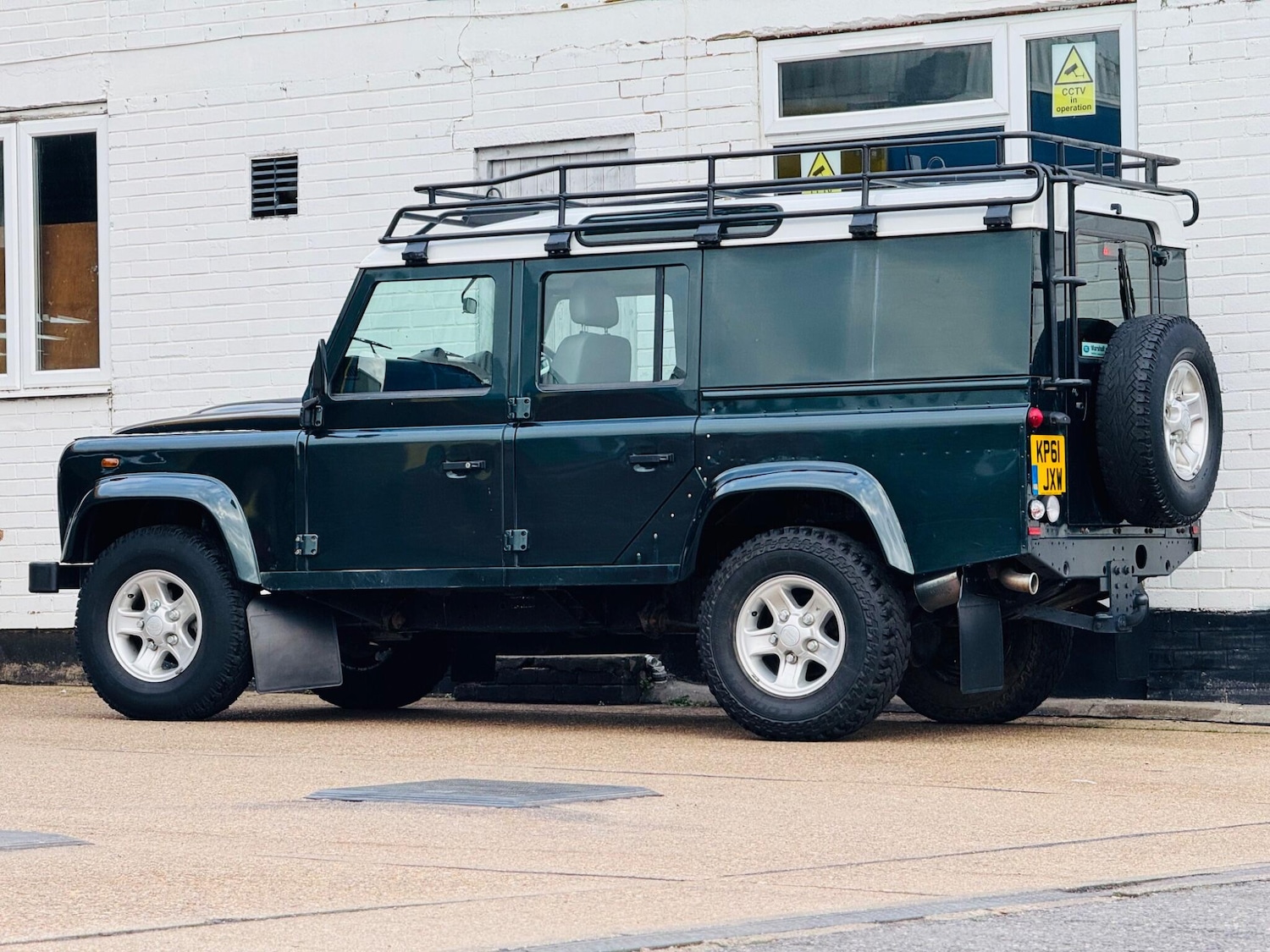 Used Land Rover Defender 110 2012 for sale - 77927936: Photo 5