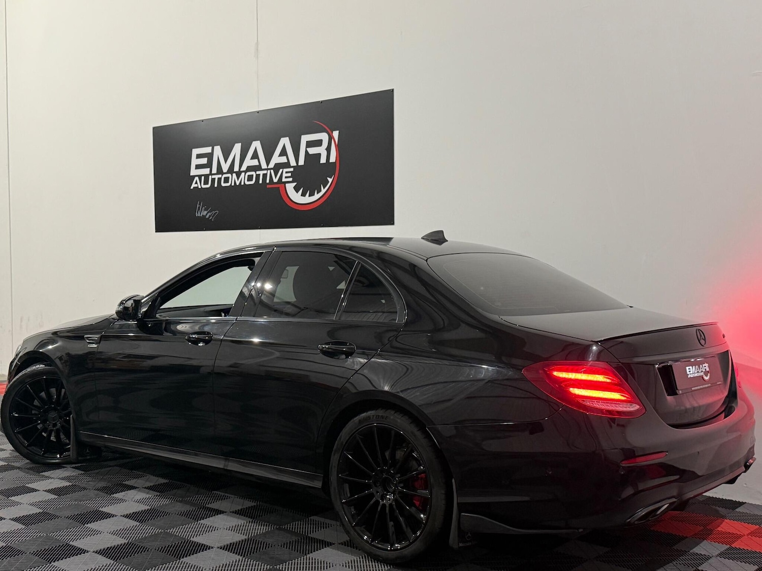 Used Mercedes-Benz E Class 2017 for sale - 77960085: Photo 2