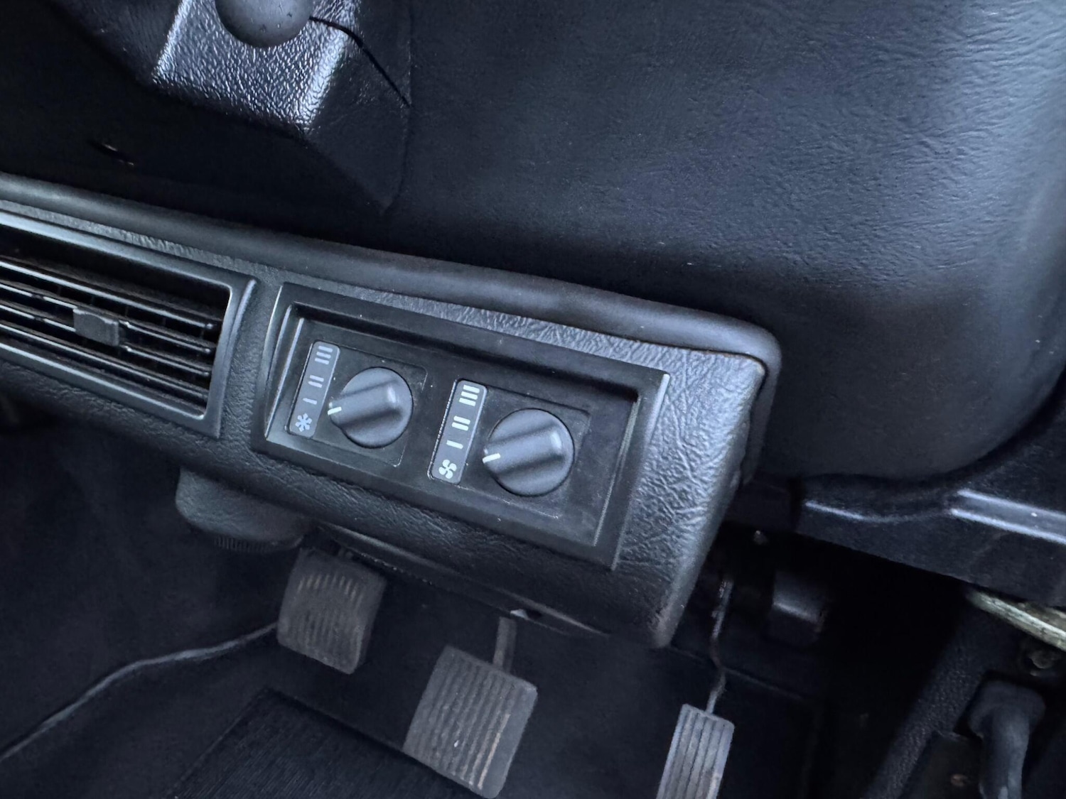 Used Land Rover Defender 110 2005 for sale - 77927933: Photo 21