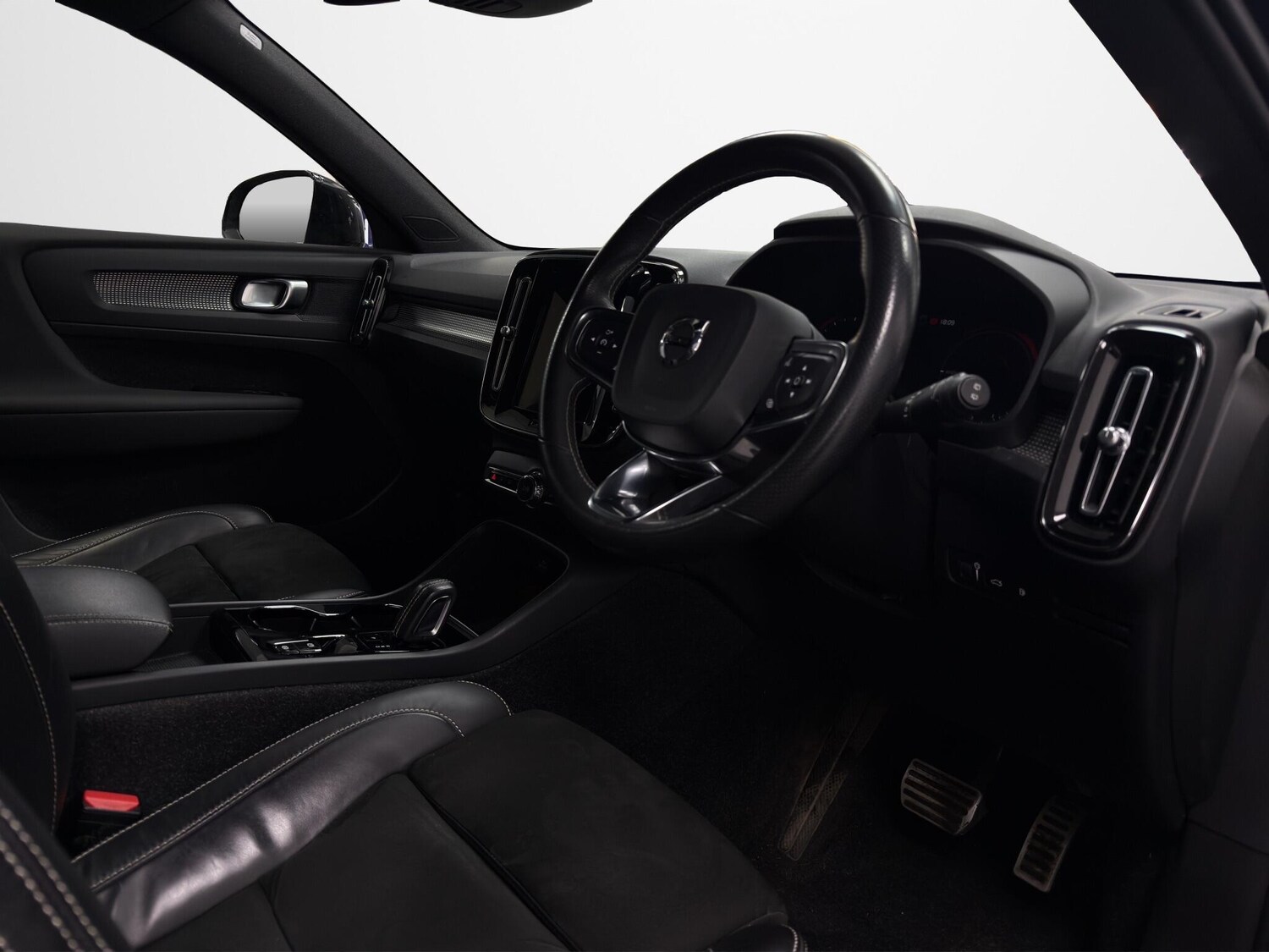 Used Volvo XC40 2021 for sale - 77762518: Photo 11