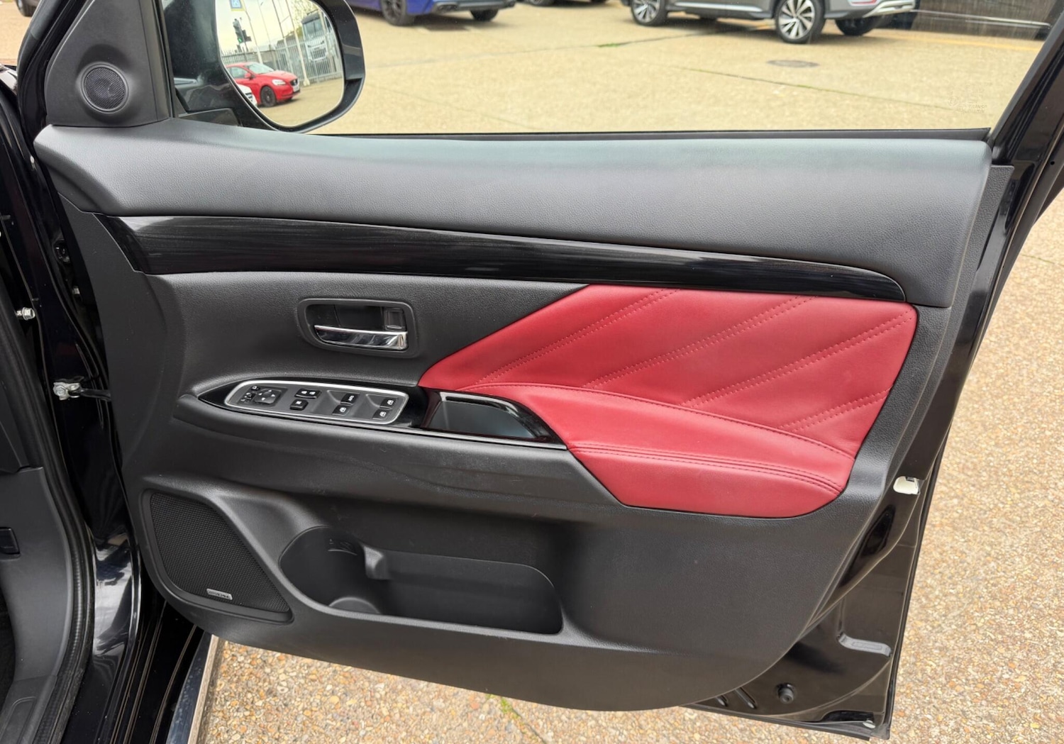 Used Mitsubishi Outlander 2017 for sale - 78148629: Photo 8