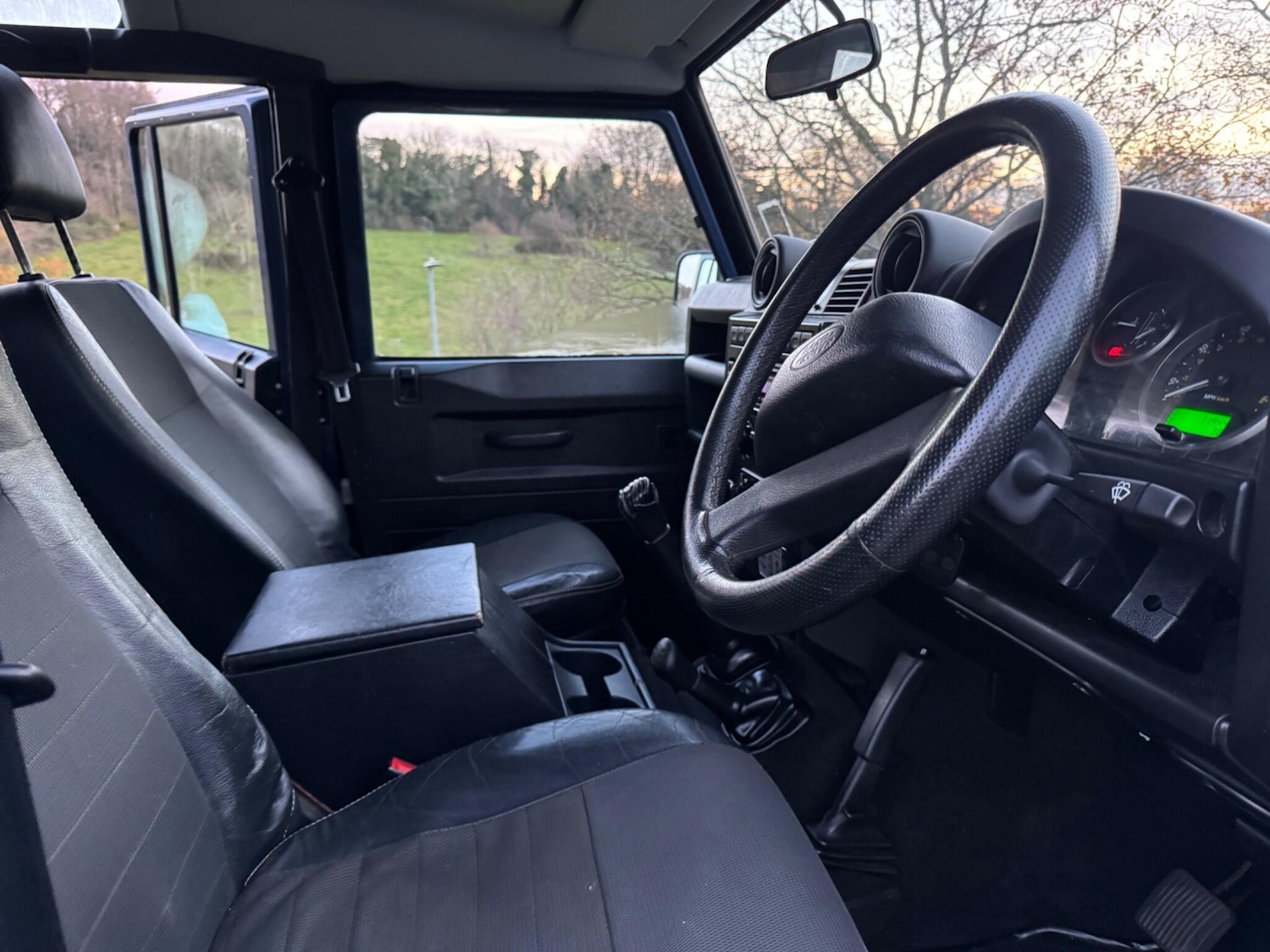 Used Land Rover Defender 110 2008 for sale - 77927926: Photo 17