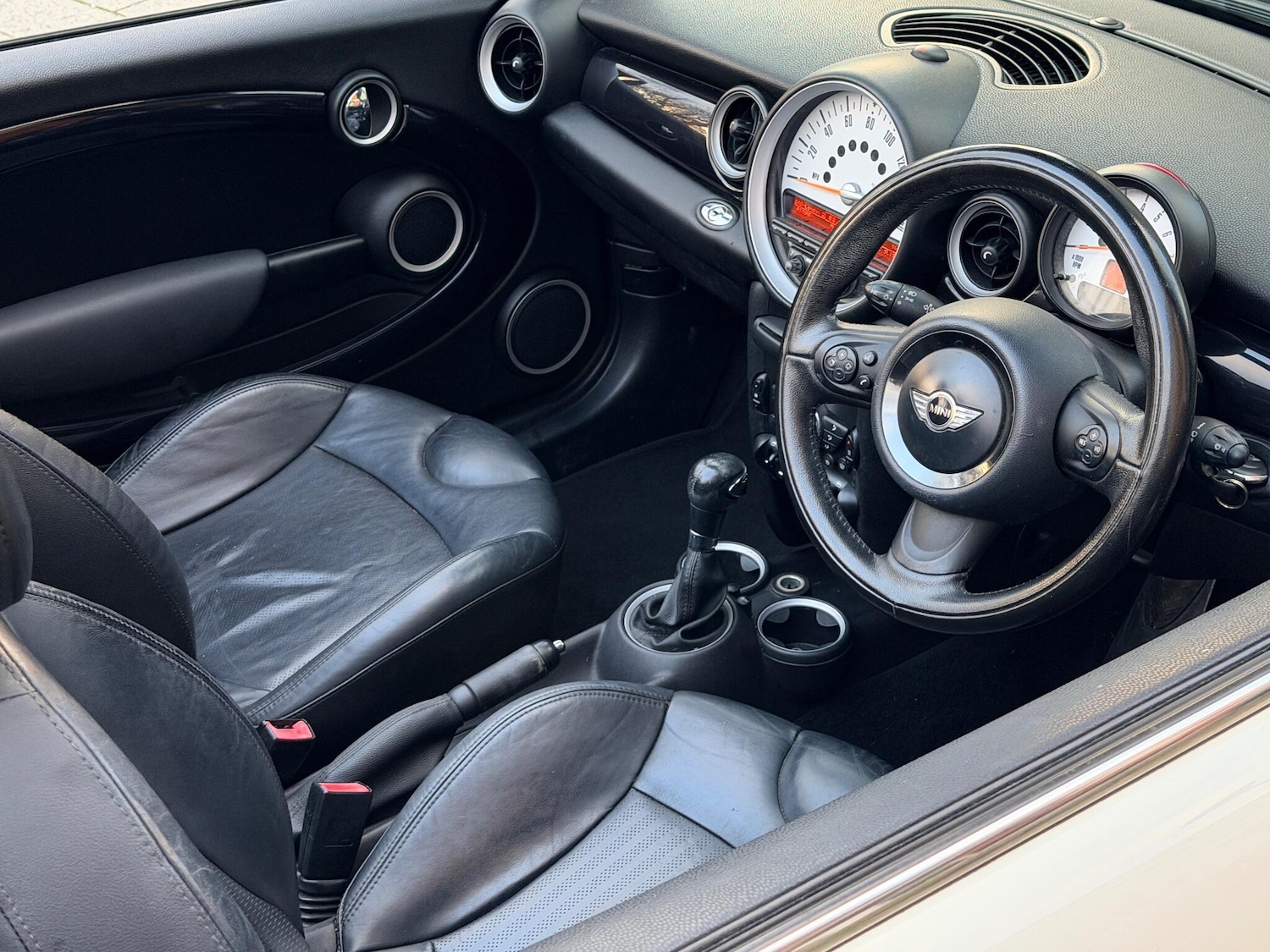 Used MINI Convertible 2011 for sale - 78029213: Photo 1