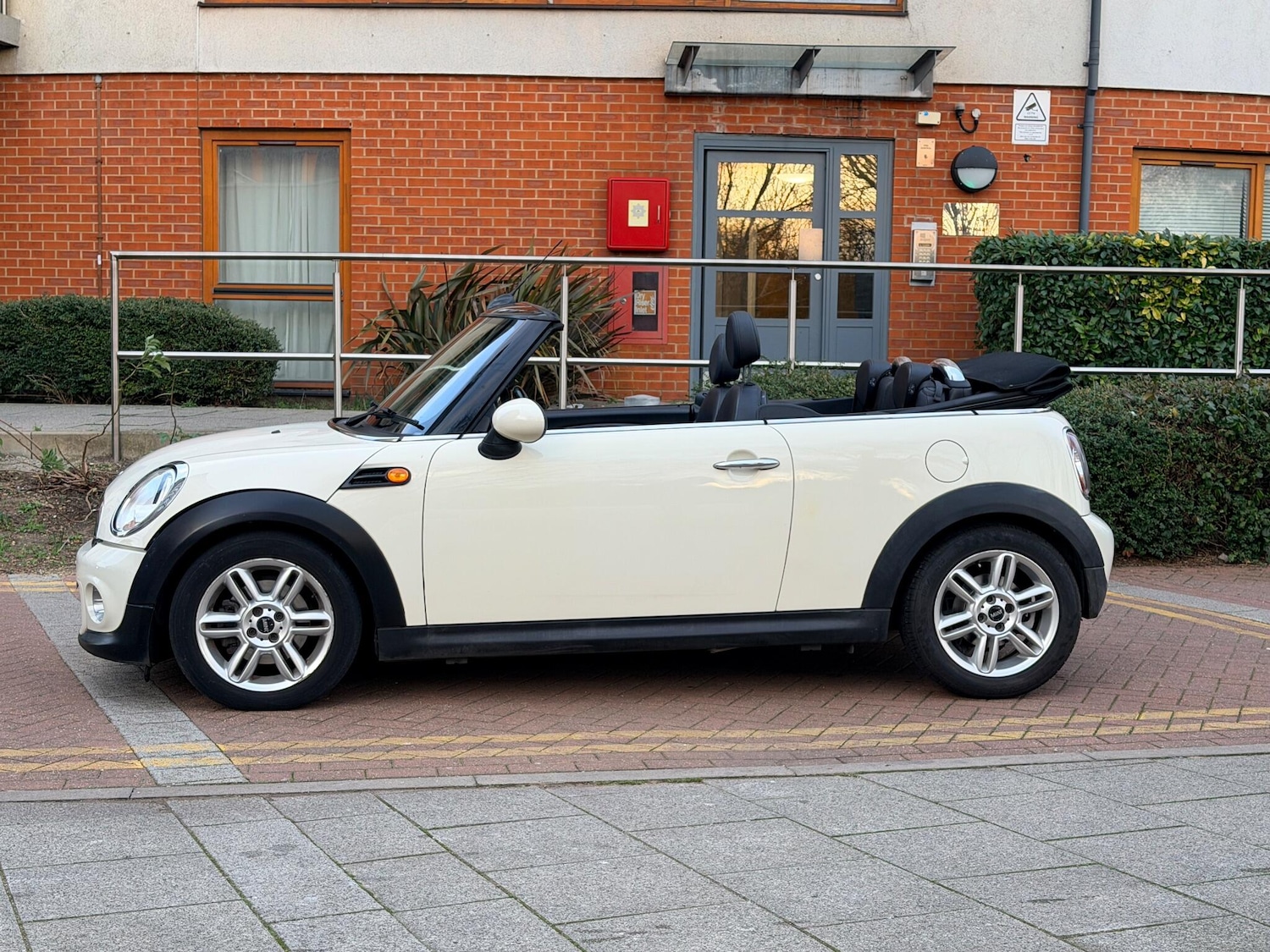 Used MINI Convertible 2011 for sale - 78029213: Photo 17
