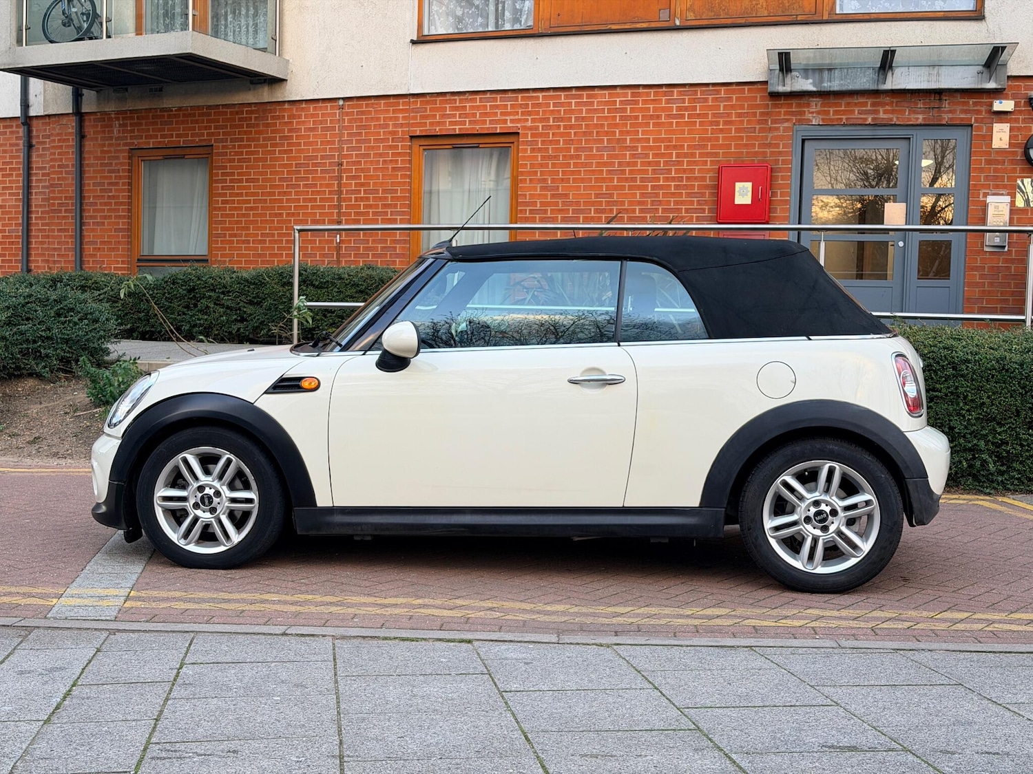 Used MINI Convertible 2011 for sale - 78029213: Photo 18