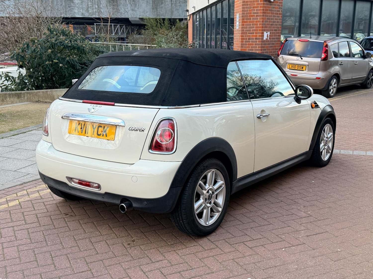 Used MINI Convertible 2011 for sale - 78029213: Photo 23