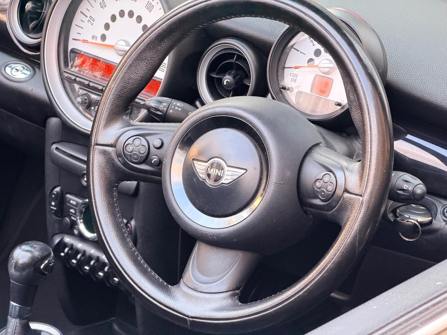 Used MINI Convertible 2011 for sale - 78029213: Photo 4