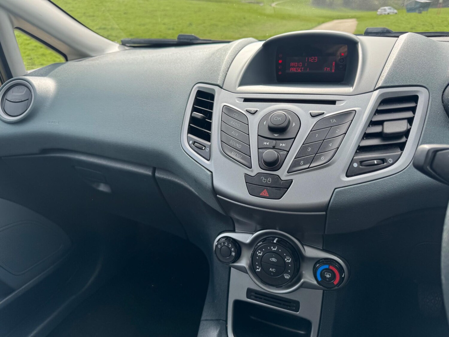 Used Ford Fiesta 2010 for sale - 78009261: Photo 5