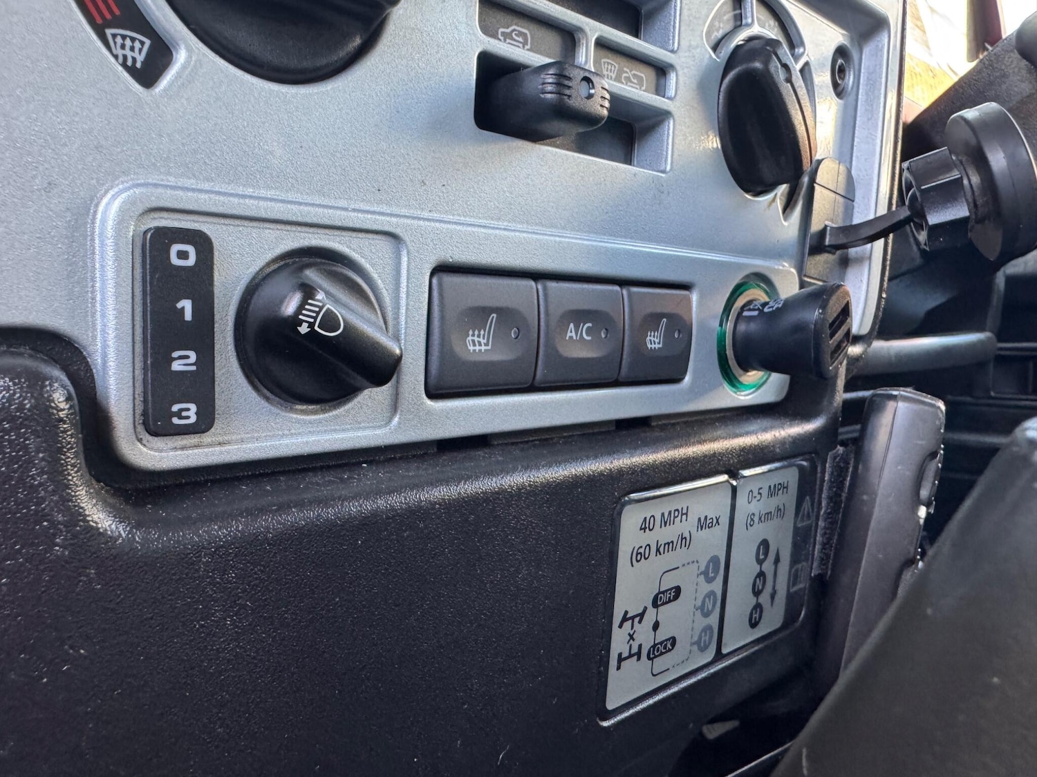 Used Land Rover Defender 90 2011 for sale - 77927925: Photo 18