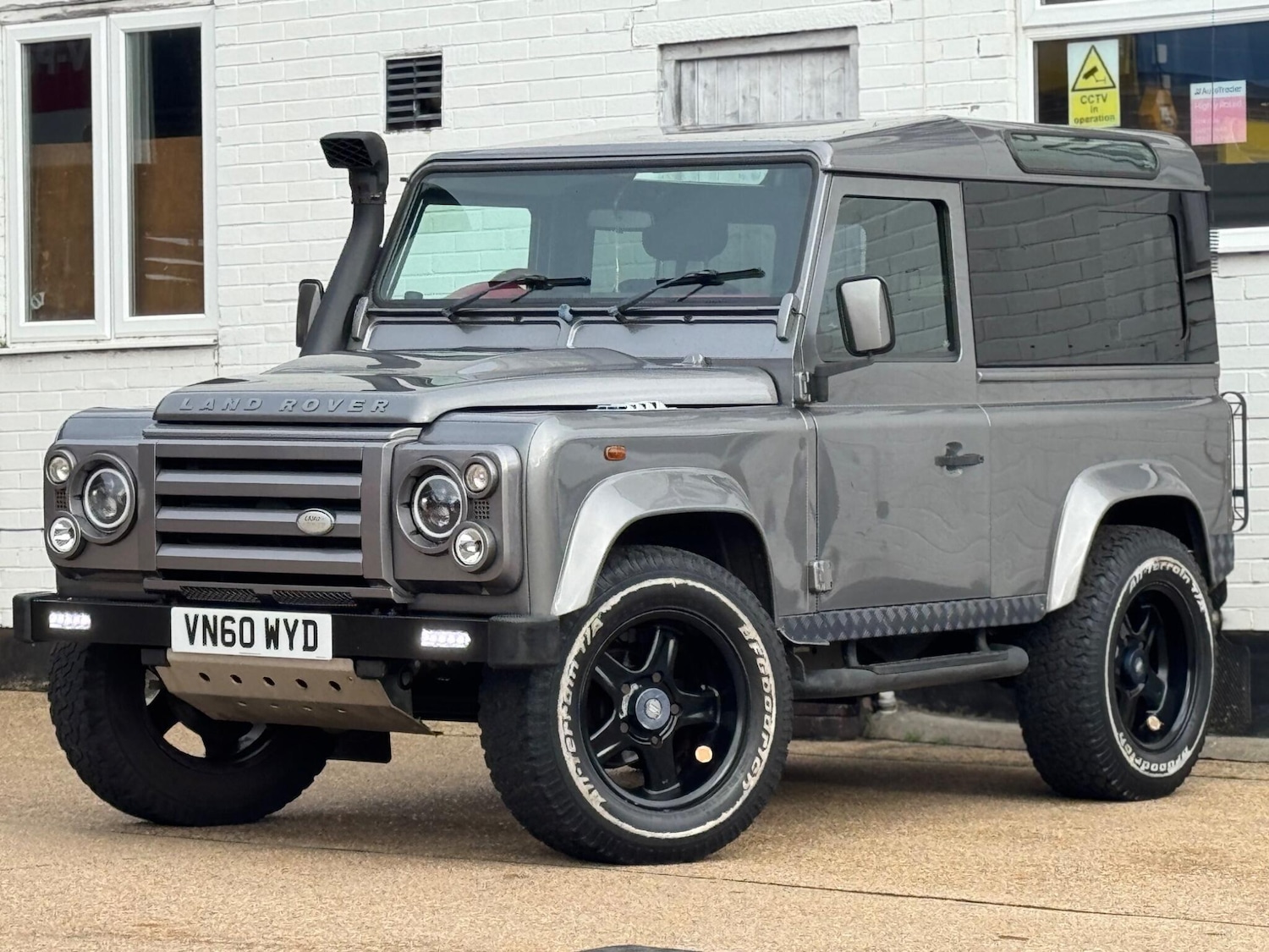 Used Land Rover Defender 90 2011 for sale - 77927925: Photo 4