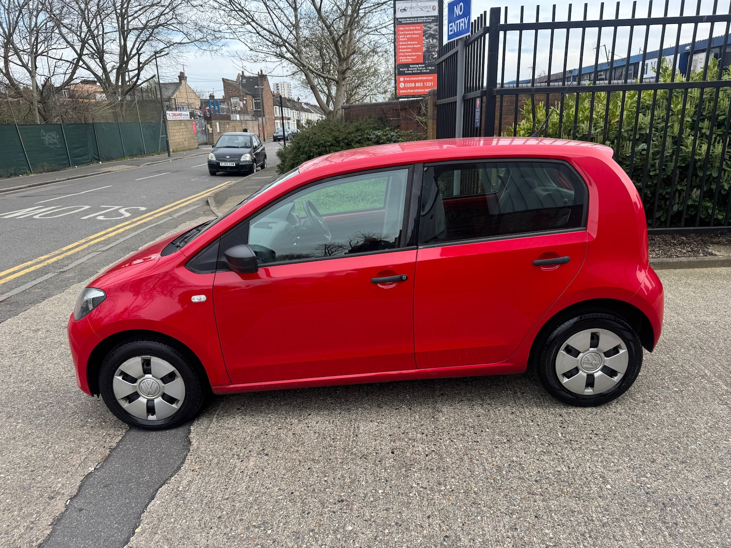 Used Volkswagen up! 2013 for sale - 78022580: Photo 3
