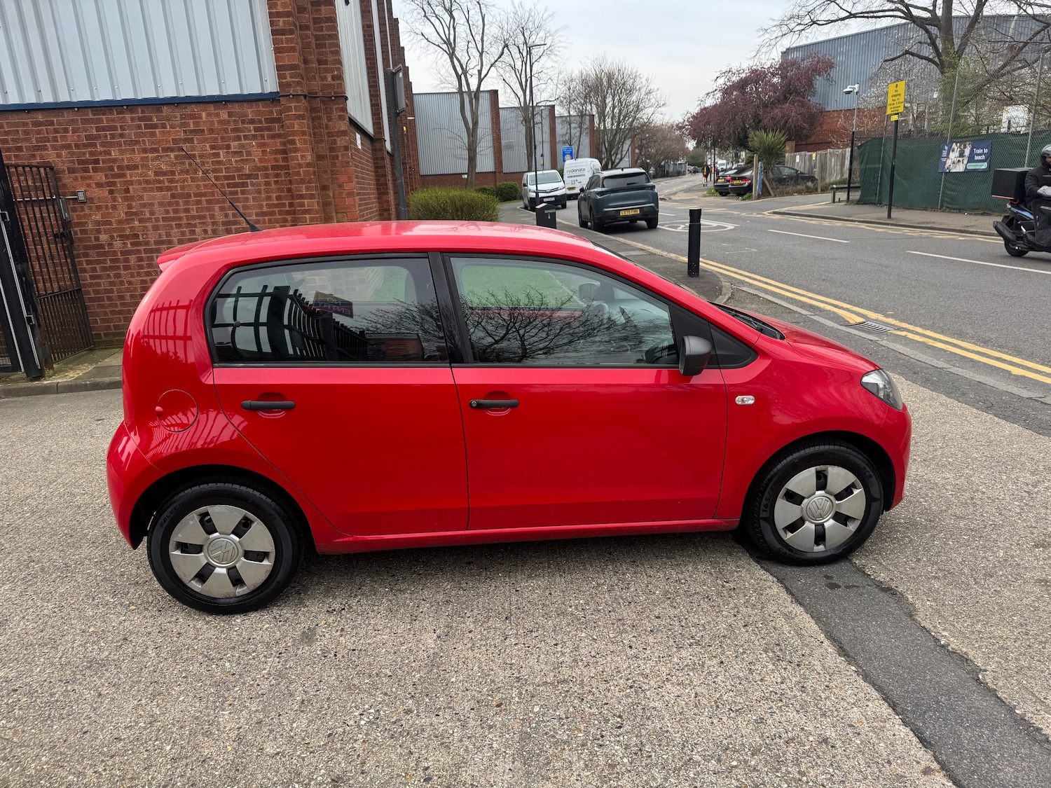 Used Volkswagen up! 2013 for sale - 78022580: Photo 6