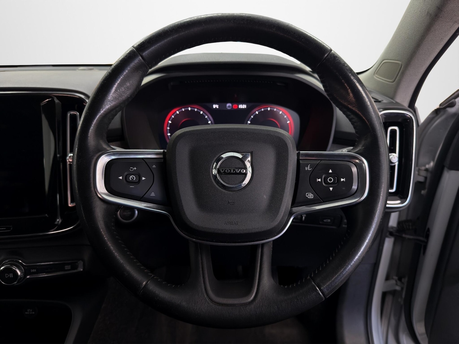 Used Volvo XC40 2021 for sale - 77890539: Photo 11