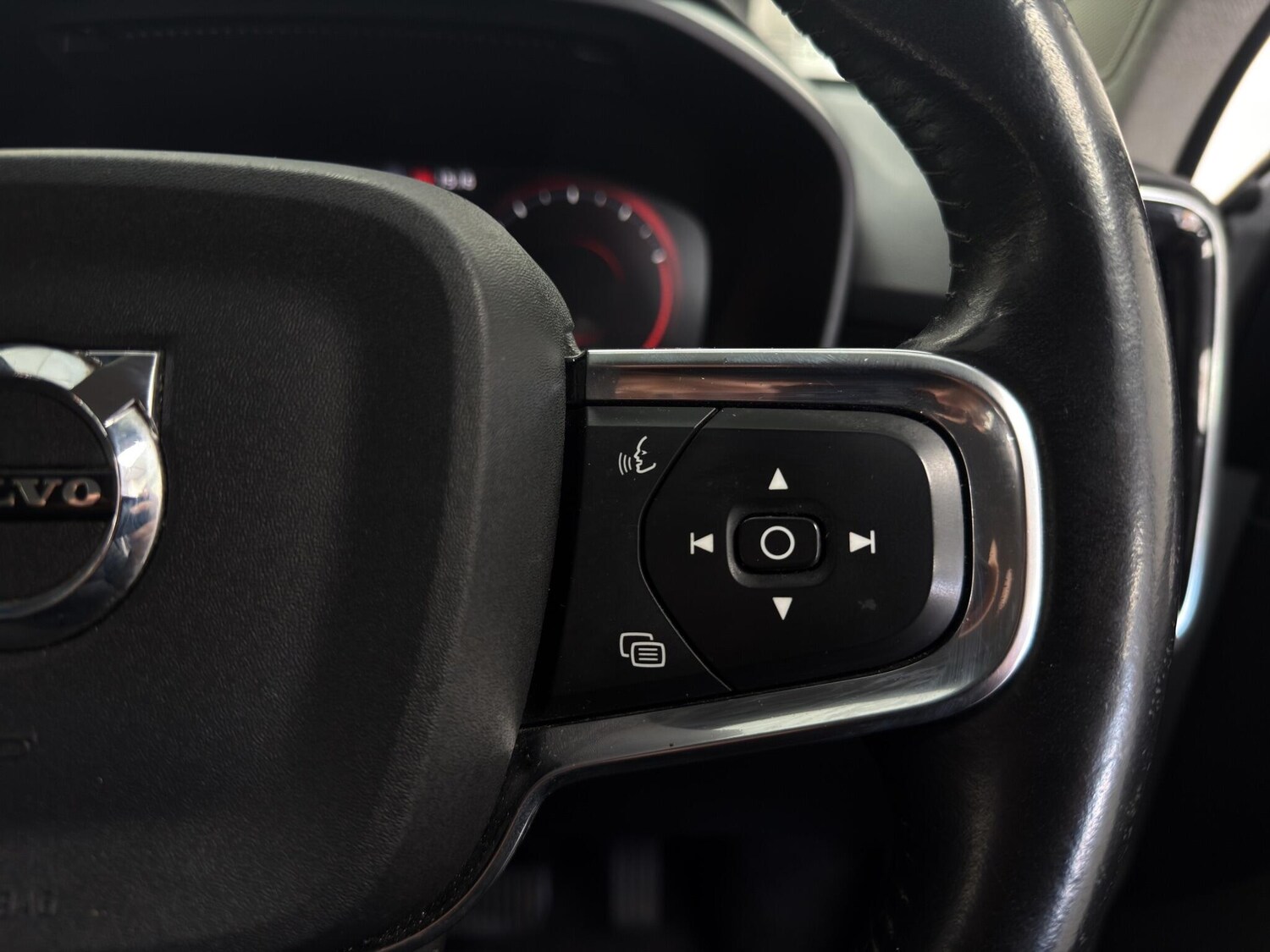 Used Volvo XC40 2021 for sale - 77890539: Photo 13