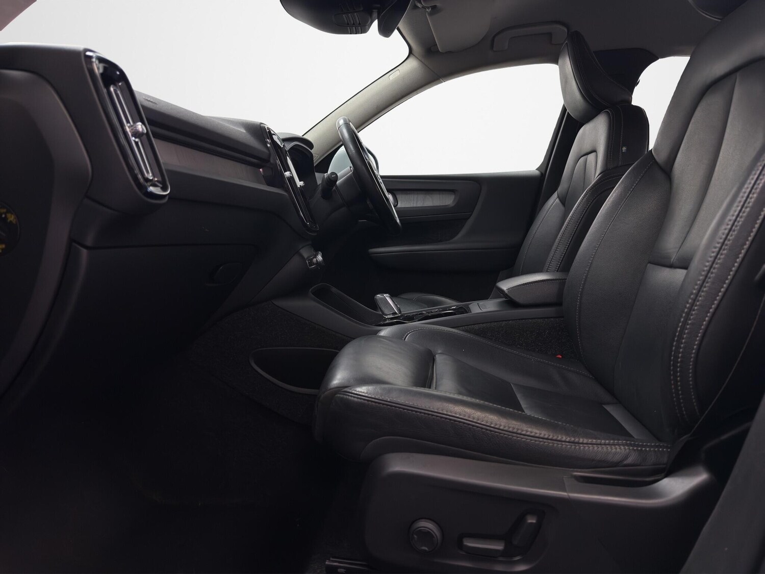 Used Volvo XC40 2021 for sale - 77890539: Photo 16