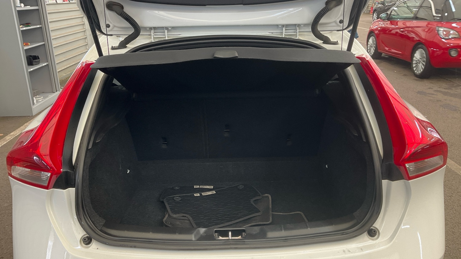 Used Volvo V40 2014 for sale - 78009263: Photo 11