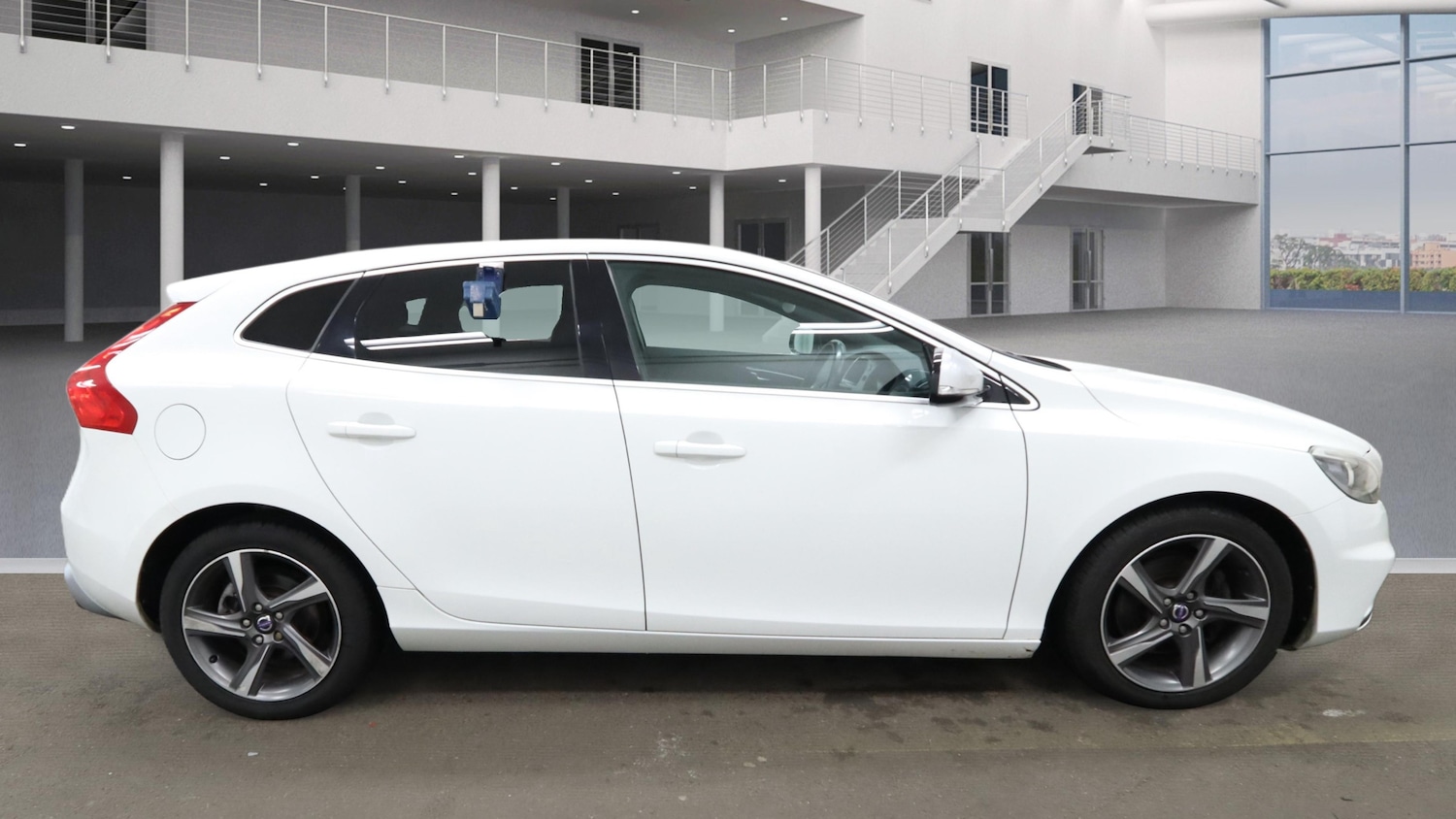 Used Volvo V40 2014 for sale - 78009263: Photo 2