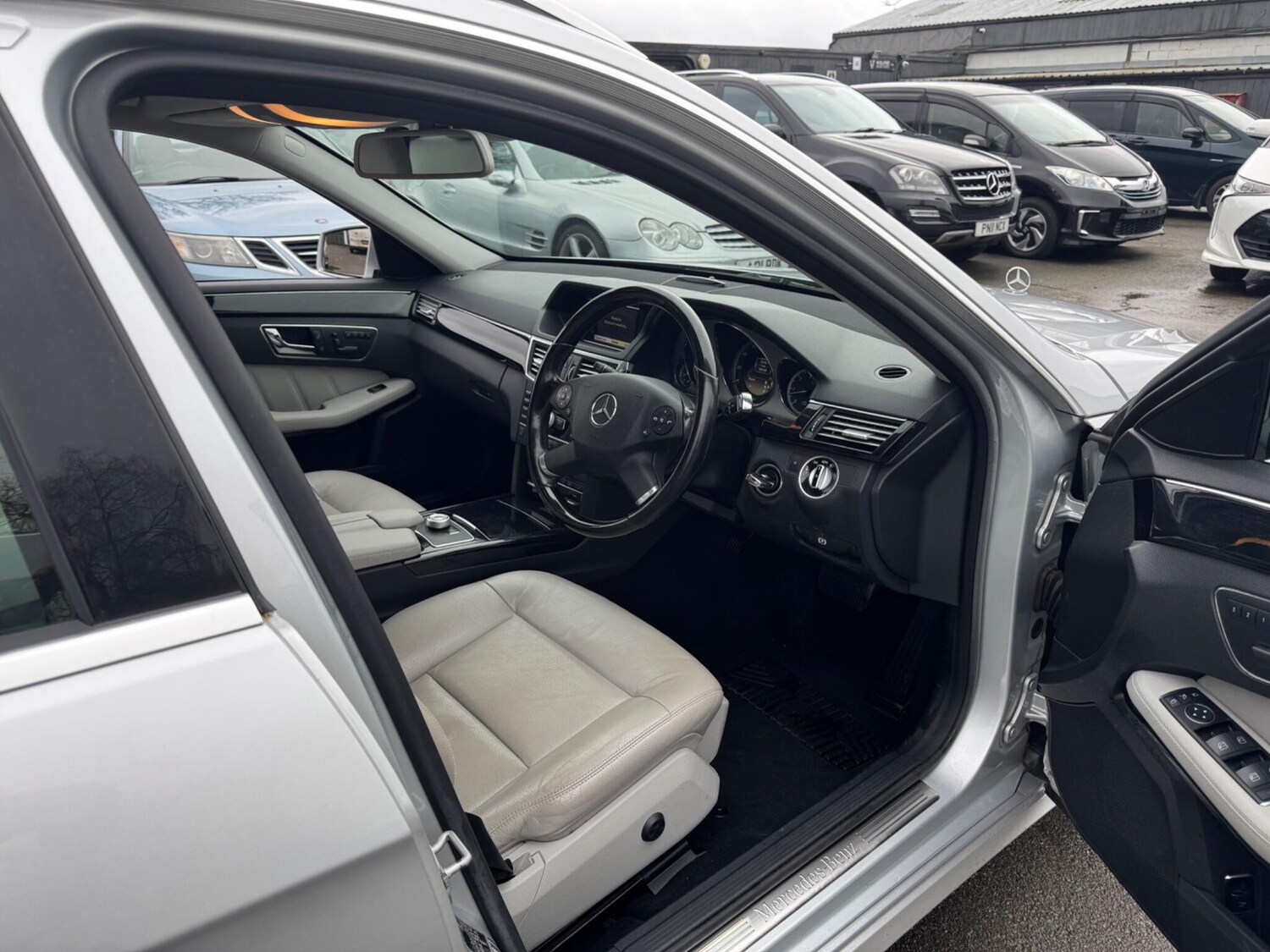 Used Mercedes-Benz E Class 2011 for sale - 77762598: Photo 22